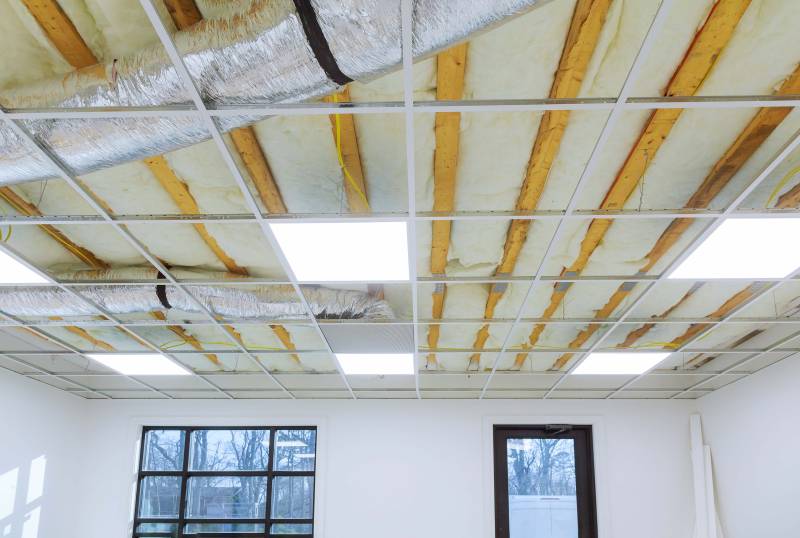Rénover des plafonds suspendus acoustiques dans des bureaux à Haguenau (67500)